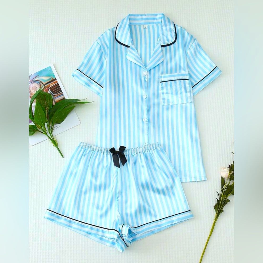 BNWT! Super Cute Silk Satin Pajama Set 🩵